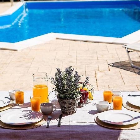 בניטסס Olive Grove Poolside Apartments מראה חיצוני תמונה