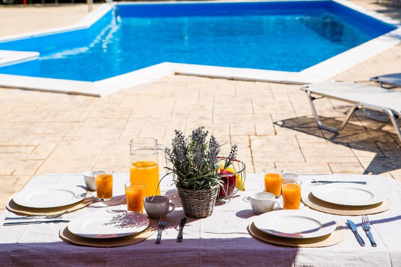 בניטסס Olive Grove Poolside Apartments מראה חיצוני תמונה
