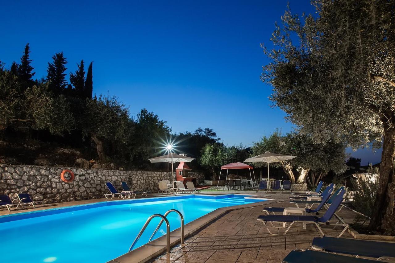 בניטסס Olive Grove Poolside Apartments מראה חיצוני תמונה