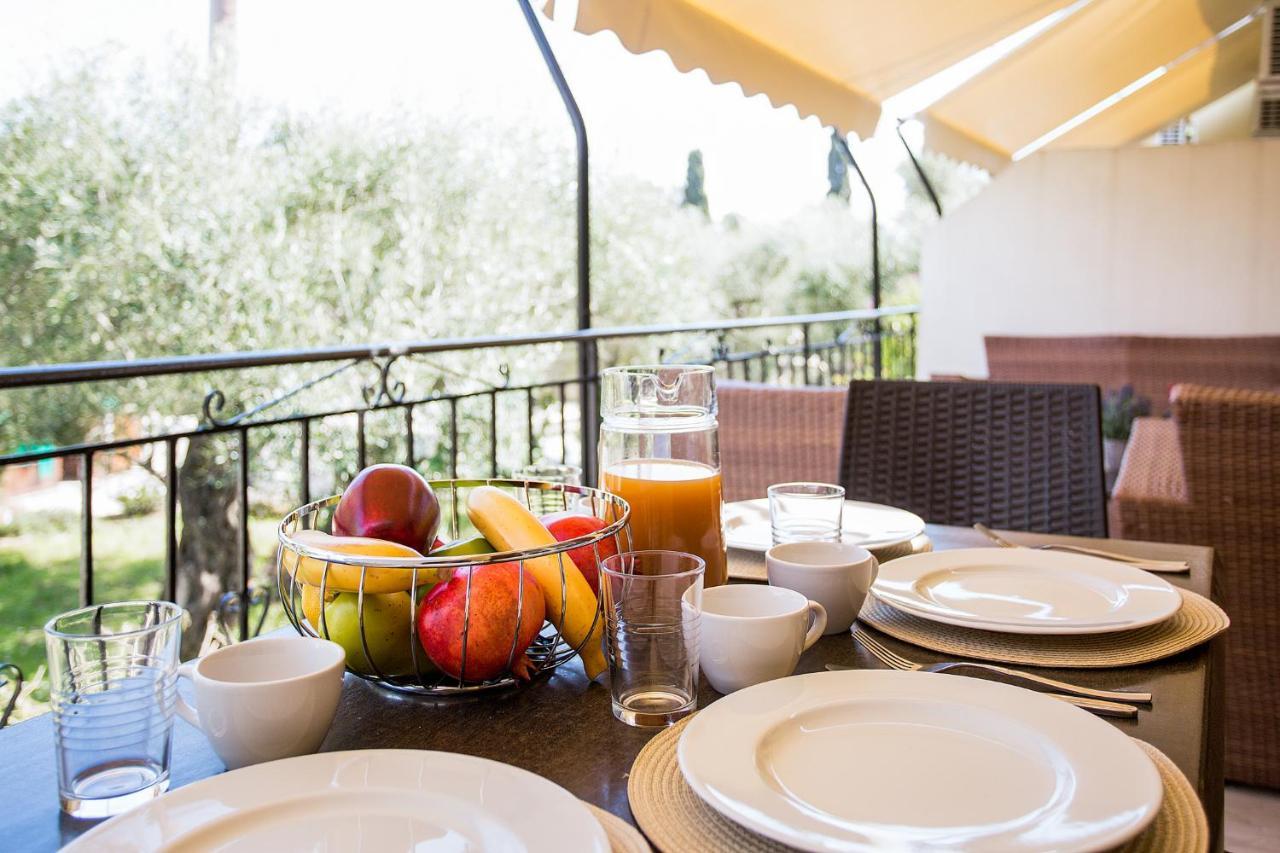 בניטסס Olive Grove Poolside Apartments מראה חיצוני תמונה