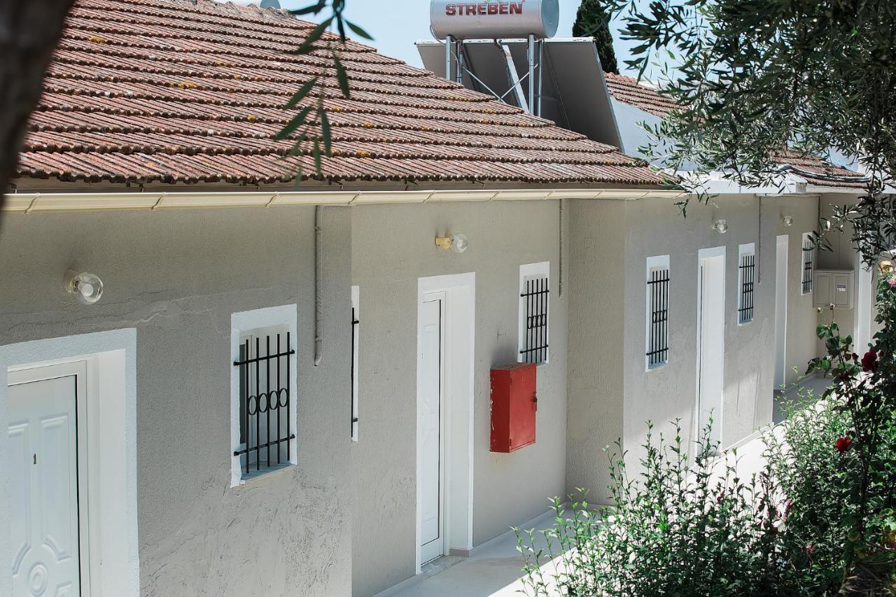 בניטסס Olive Grove Poolside Apartments מראה חיצוני תמונה