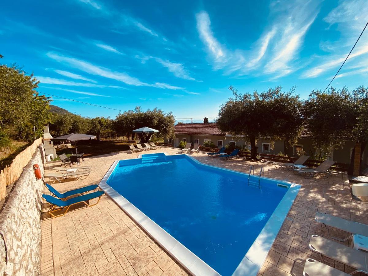 בניטסס Olive Grove Poolside Apartments מראה חיצוני תמונה