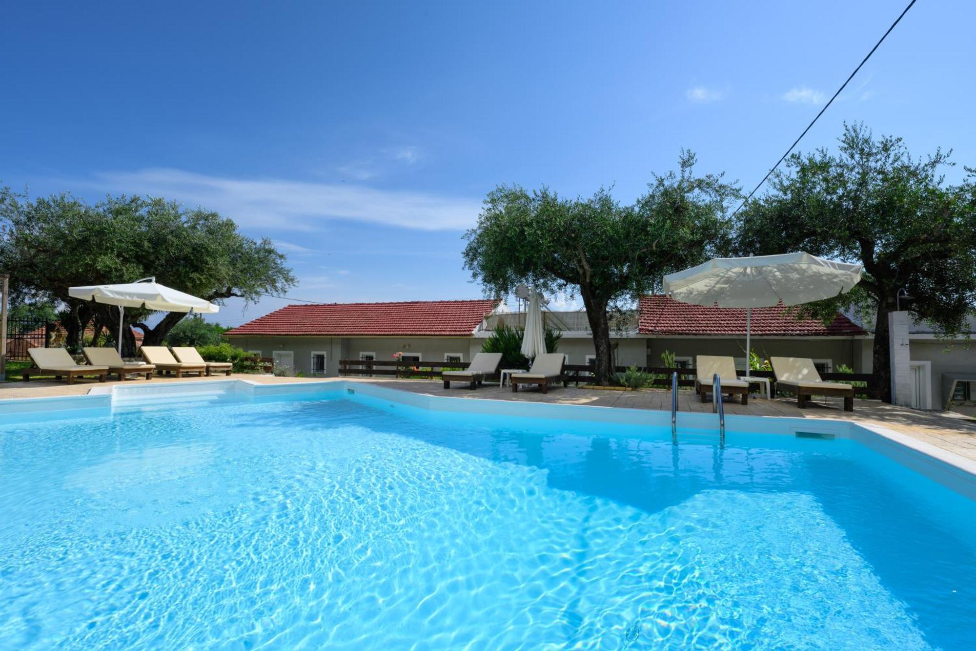 בניטסס Olive Grove Poolside Apartments מראה חיצוני תמונה