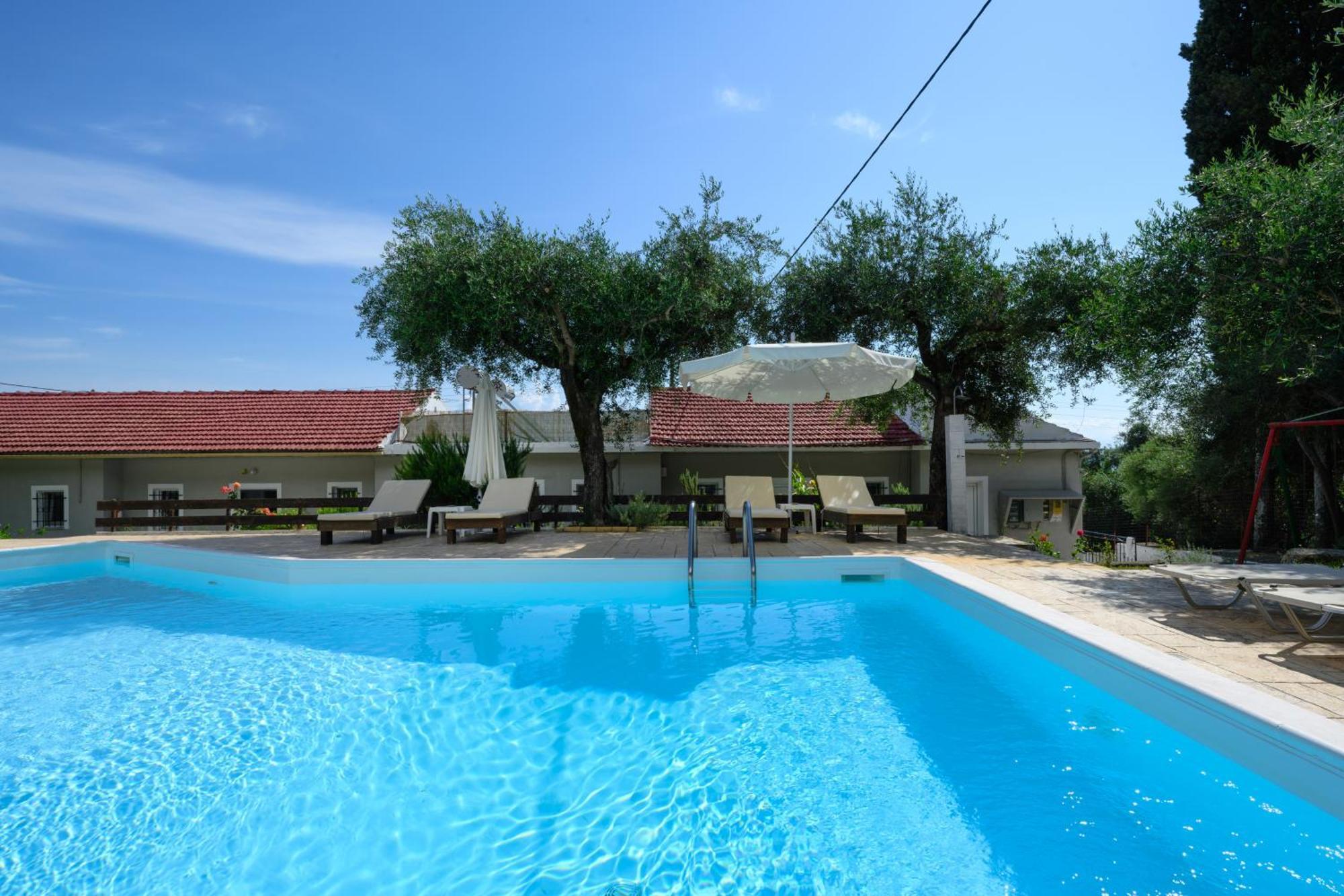 בניטסס Olive Grove Poolside Apartments מראה חיצוני תמונה