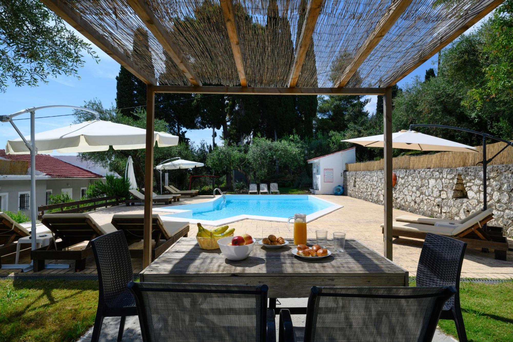 בניטסס Olive Grove Poolside Apartments מראה חיצוני תמונה